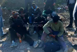 مهاجرون أفارقة يهاجمون السلطات بالحجارة خلال محاولة فاشلة للتسلل إلى سبتة المحتلة (صور)